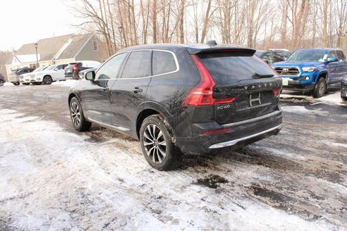2023 Volvo XC60 B5 Plus Bright Theme