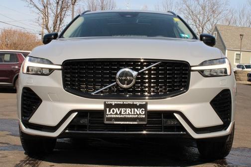 2024 Volvo XC60 Recharge Plug-In Hybrid T8 Plus Dark Theme