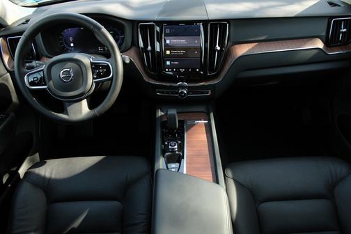 2024 Volvo XC60 Recharge Plug-In Hybrid T8 Plus Dark Theme