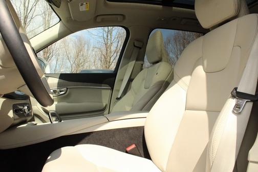2024 Volvo XC90 B6 Plus Bright Theme