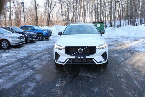2023 Volvo XC60 B5 Ultimate Dark Theme