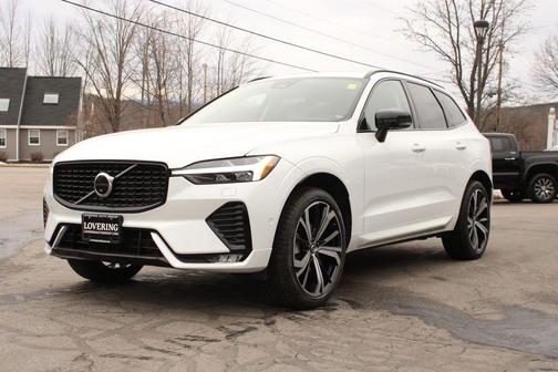 2023 Volvo XC60 B5 Ultimate Dark Theme