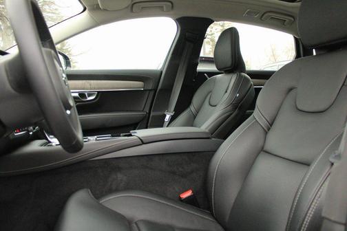 2025 Volvo S90 Plug-In Hybrid T8 Ultra