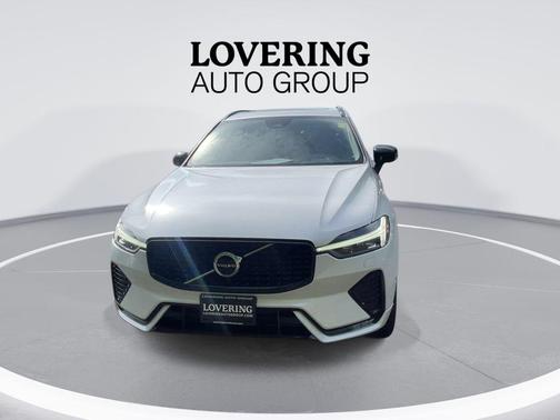 Crystal White 2024 Volvo XC60 B5 Plus Dark Theme