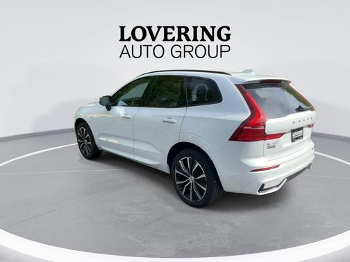Crystal White 2024 Volvo XC60 B5 Plus Dark Theme