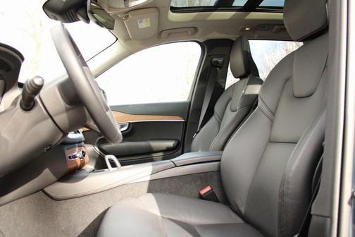 2024 Volvo XC90 Recharge Plug-In Hybrid T8 Plus Bright Theme 7-Seater