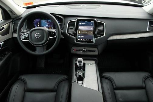 2024 Volvo XC90 Recharge Plug-In Hybrid T8 Ultimate Bright Theme 7-Seater