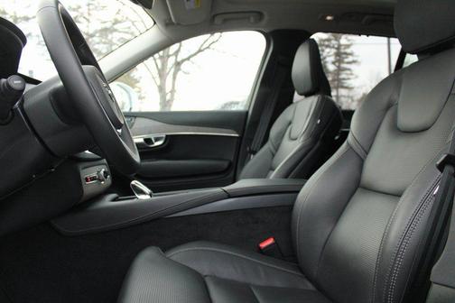 2024 Volvo XC90 Recharge Plug-In Hybrid T8 Ultimate Bright Theme 7-Seater