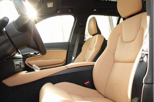 2025 Volvo XC90 Plug-In Hybrid T8 Ultra 7-Seater