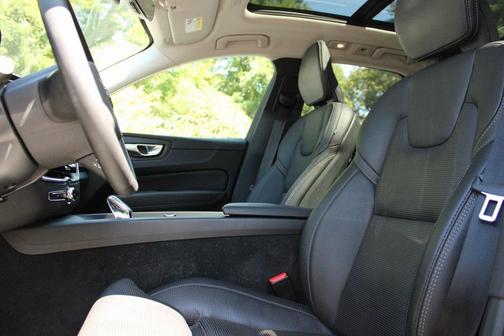 2023 Volvo XC60 B6 Ultimate Bright Theme