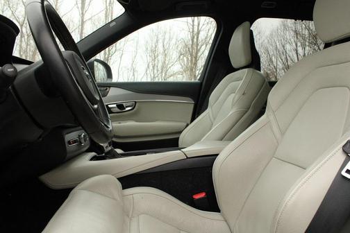 2021 Volvo XC90 T6 R-Design