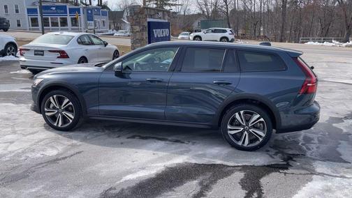 2025 Volvo V60 Cross Country Plus, B5 AWD Gas (mild hybrid)