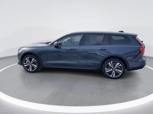 2025 Volvo V60 Cross Country Plus, B5 AWD Gas (mild hybrid)