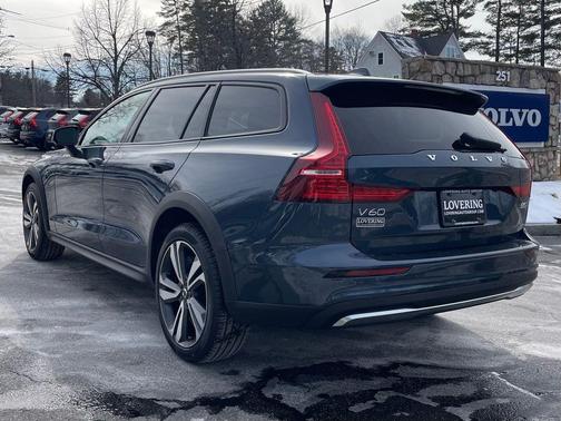 2025 Volvo V60 Cross Country Plus, B5 AWD Gas (mild hybrid)