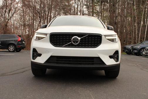 2025 Volvo XC40 B5 Plus Dark Theme