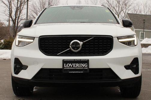 2025 Volvo XC40 B5 Plus Dark Theme