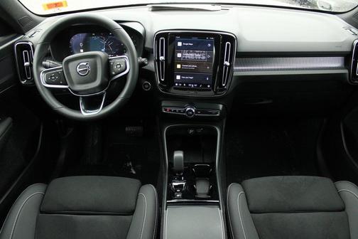 2025 Volvo XC40 B5 Plus Dark Theme