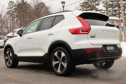 2025 Volvo XC40 B5 Plus Dark Theme