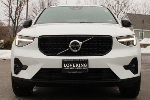 2025 Volvo XC40 B5 Plus Dark Theme