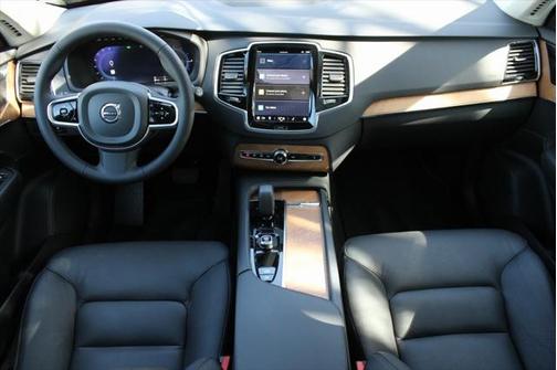 2024 Volvo XC90 Recharge Plug-In Hybrid T8 Plus Bright Theme 7-Seater