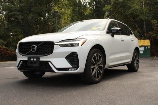 2023 Volvo XC60 B5 Plus Dark Theme