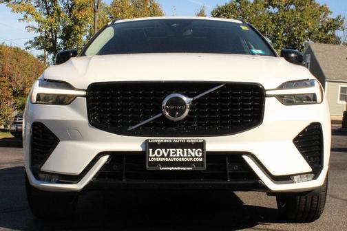 2023 Volvo XC60 B5 Plus Dark Theme