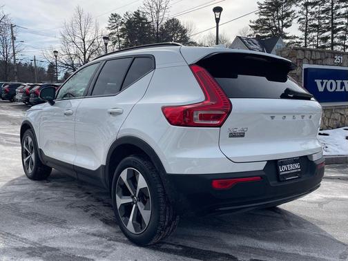 2023 Volvo XC40 B5 Plus Dark Theme
