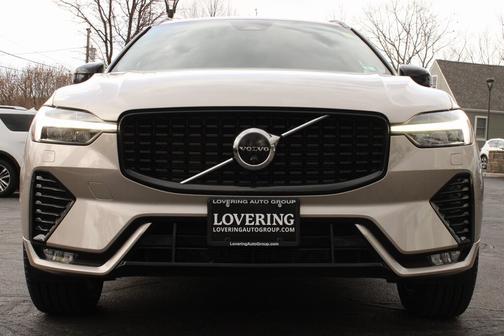 2023 Volvo XC60 B5 Plus Dark Theme