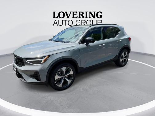 Vapour Grey Metallic 2026 Volvo XC40 Plus, B5 AWD Gas (mild hybrid), Dark