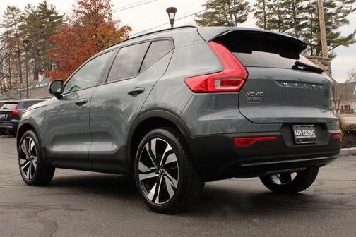 2023 Volvo XC40 B5 Plus Dark Theme