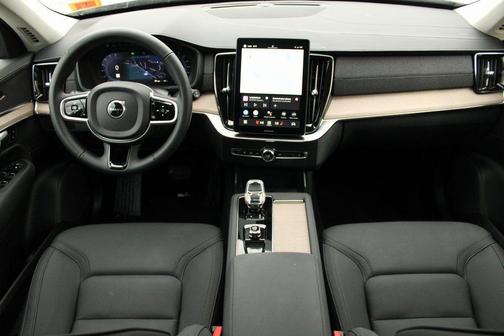 2025 Volvo XC90 B6 Plus 7-Seater