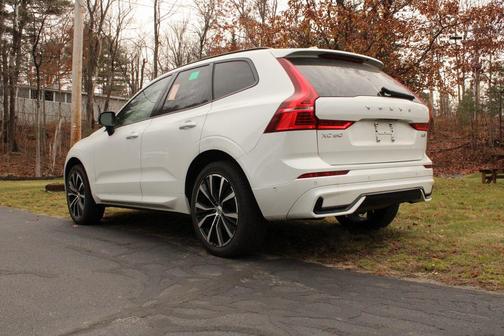 2025 Volvo XC60 B5 Plus