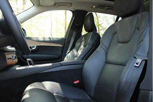 2024 Volvo XC90 B5 Plus Bright Theme