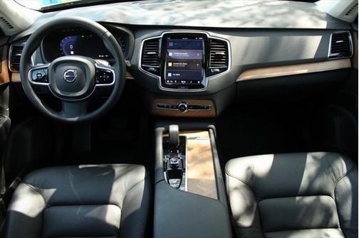 2024 Volvo XC90 B5 Plus Bright Theme