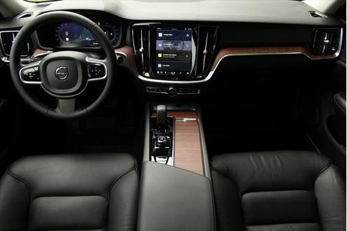 2023 Volvo S60 B5 Plus Dark Theme