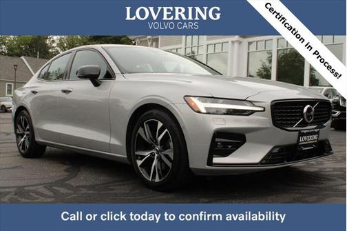 2023 Volvo S60 B5 Plus Dark Theme