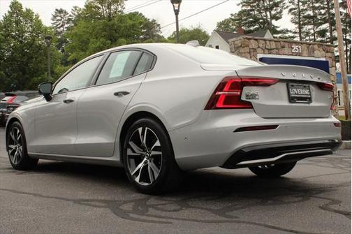 2023 Volvo S60 B5 Plus Dark Theme