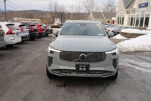 2025 Volvo XC90 B5 Plus 7-Seater