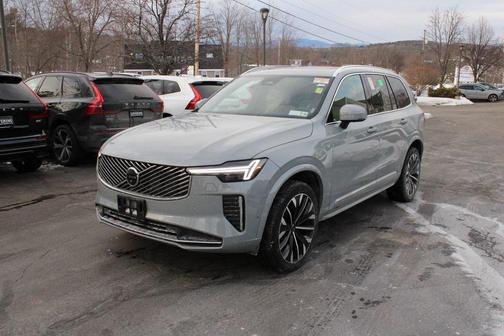 2025 Volvo XC90 B5 Plus 7-Seater