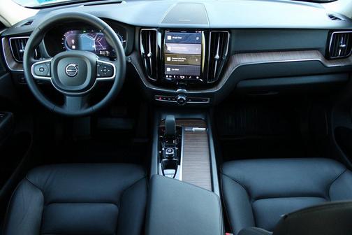 2022 Volvo XC60 Recharge Plug-In Hybrid T8 Inscription Expression