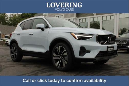 2025 Volvo XC40 B5 Plus Bright Theme