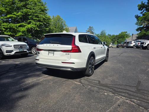 Crystal White Pearl 2025 Volvo V60 Cross Country Ultra, B5 AWD Gas (mild hybrid)
