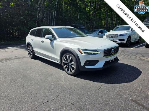 Crystal White Pearl 2025 Volvo V60 Cross Country Ultra, B5 AWD Gas (mild hybrid)