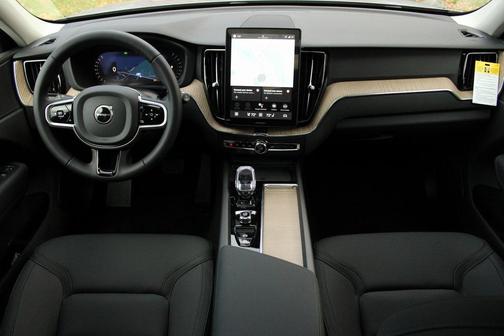 2026 Volvo XC60 B5 Plus