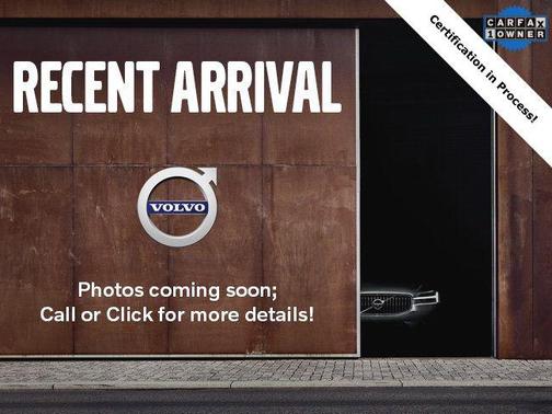 2024 Volvo XC60 B5 Ultimate Dark Theme