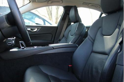 2024 Volvo S60 Recharge Plug-In Hybrid T8 Plus Dark Theme