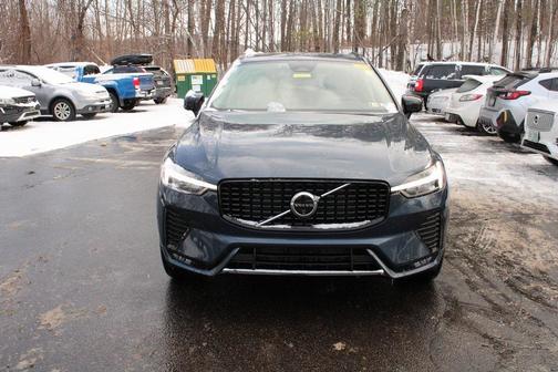 2024 Volvo XC60 B5 Plus Dark Theme
