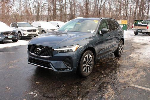 2024 Volvo XC60 B5 Plus Dark Theme