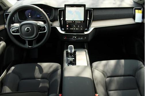 2025 Volvo XC90 B6 Core