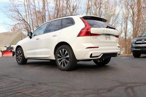 2023 Volvo XC60 Plus Dark Theme